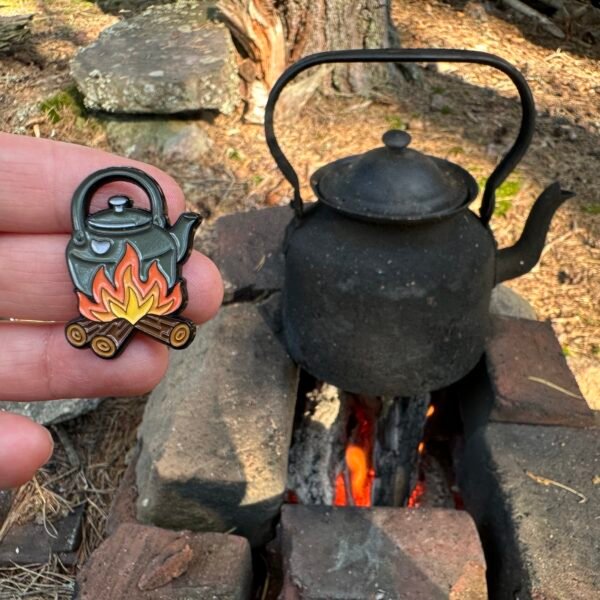 Tarinapala - Campfire Coffee Pot Pin